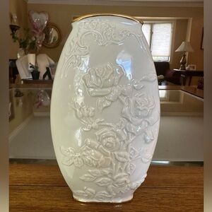 Classic Lenox cream vase with gold accents.